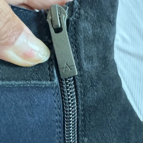 Aquatalia Royal Princess Kate Middleton Blue and Black Suede Leather Boots - Picture 4 of 10